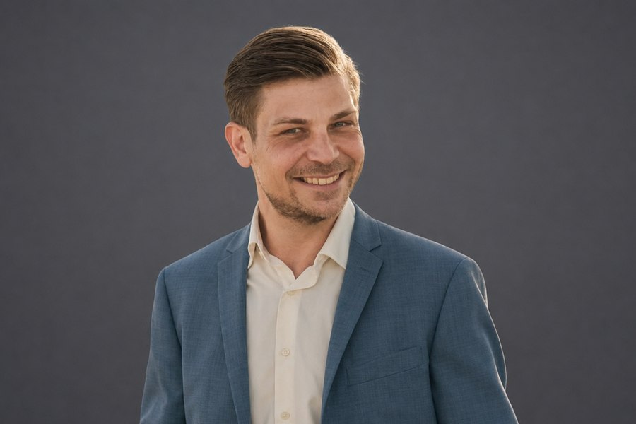 Porträt von Dr. Julian Amann